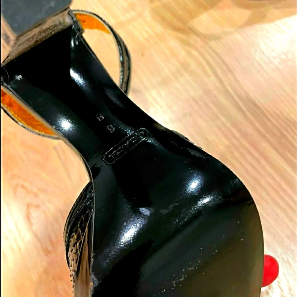 SOLD!- Coach- Black & Gold Pumps, never worn, Size 8 - Picture 7 of 8